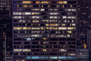 Manhattan office windows by Vladimir Kudinov on Unsplash